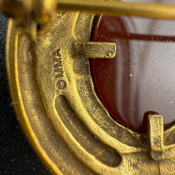 Vintage MMA Gold-Tone Brooch With Carnelian & Simulated Pearls Oval Design - Picture 3 of 4